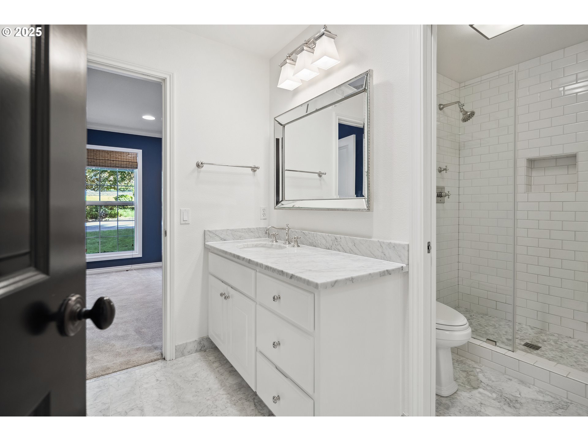 12723 Southwest Adrian Court Lake Oswego, OR 97034 - Photo 12 of 48