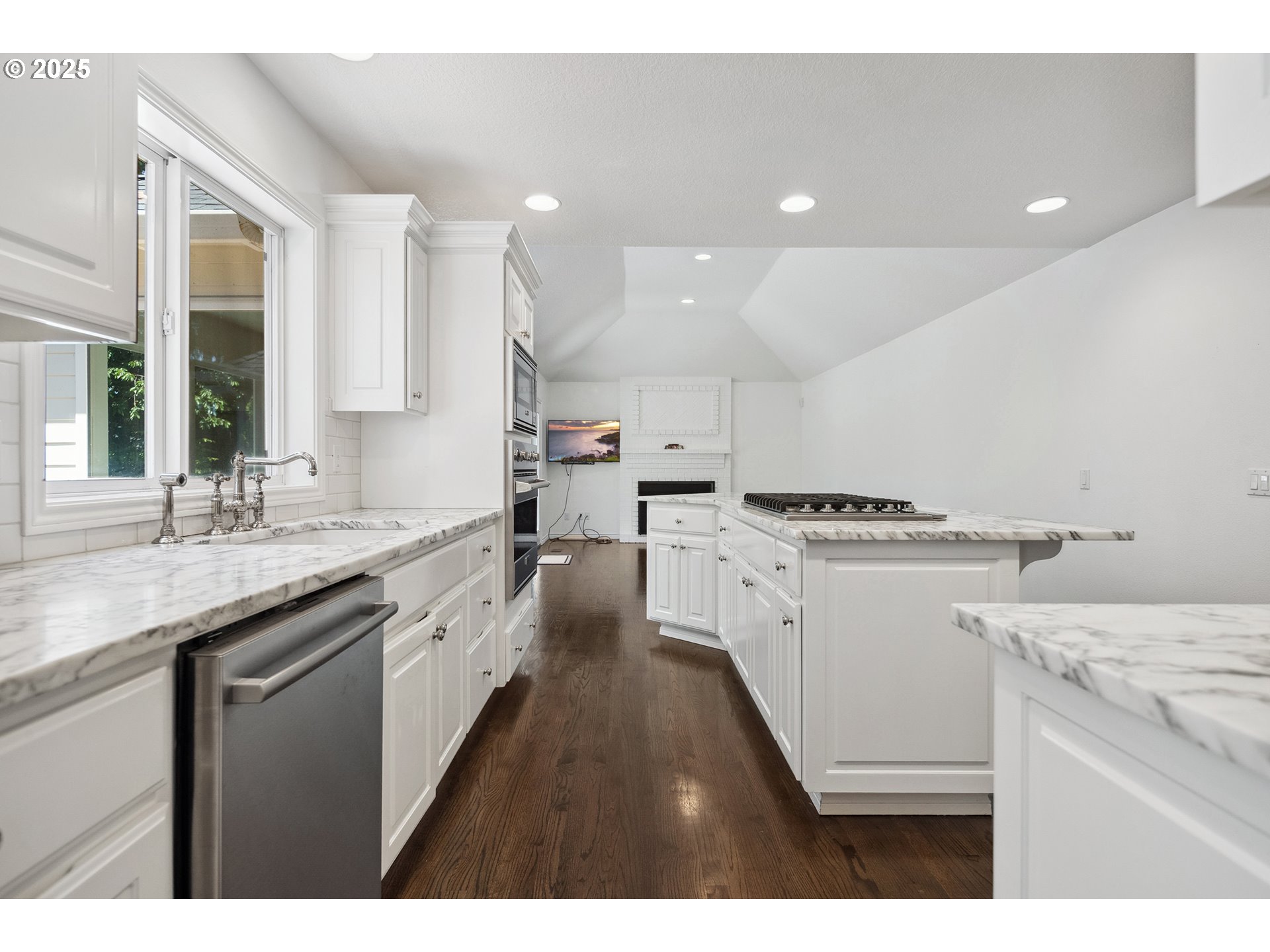 12723 Southwest Adrian Court Lake Oswego, OR 97034 - Photo 13 of 48