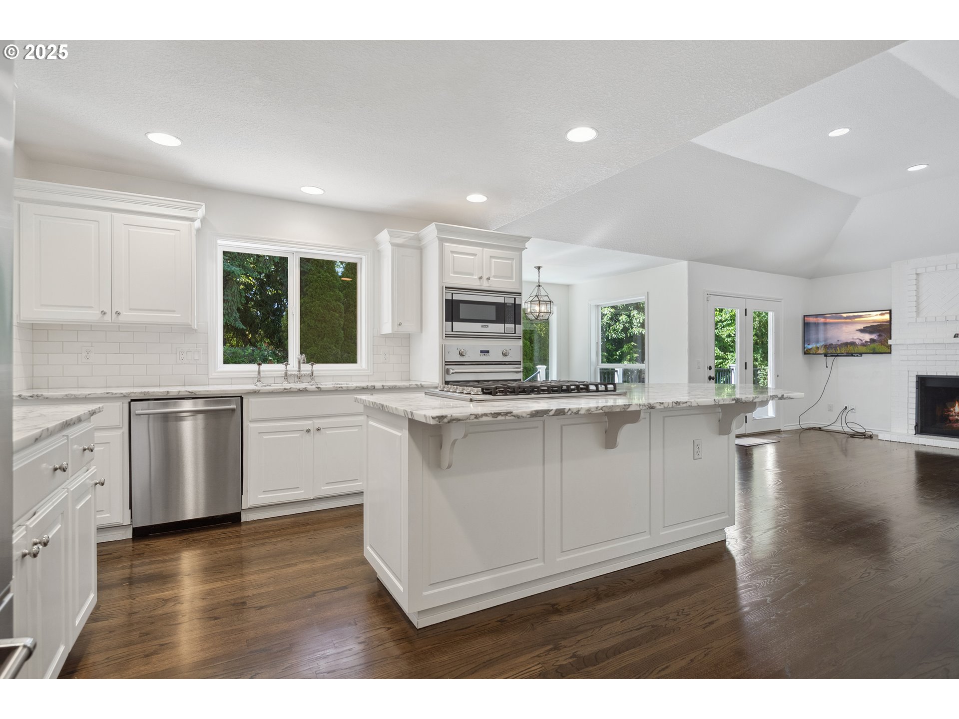 12723 Southwest Adrian Court Lake Oswego, OR 97034 - Photo 14 of 48