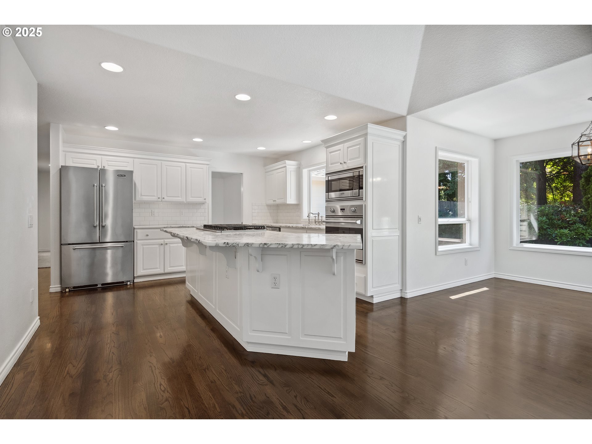 12723 Southwest Adrian Court Lake Oswego, OR 97034 - Photo 16 of 48