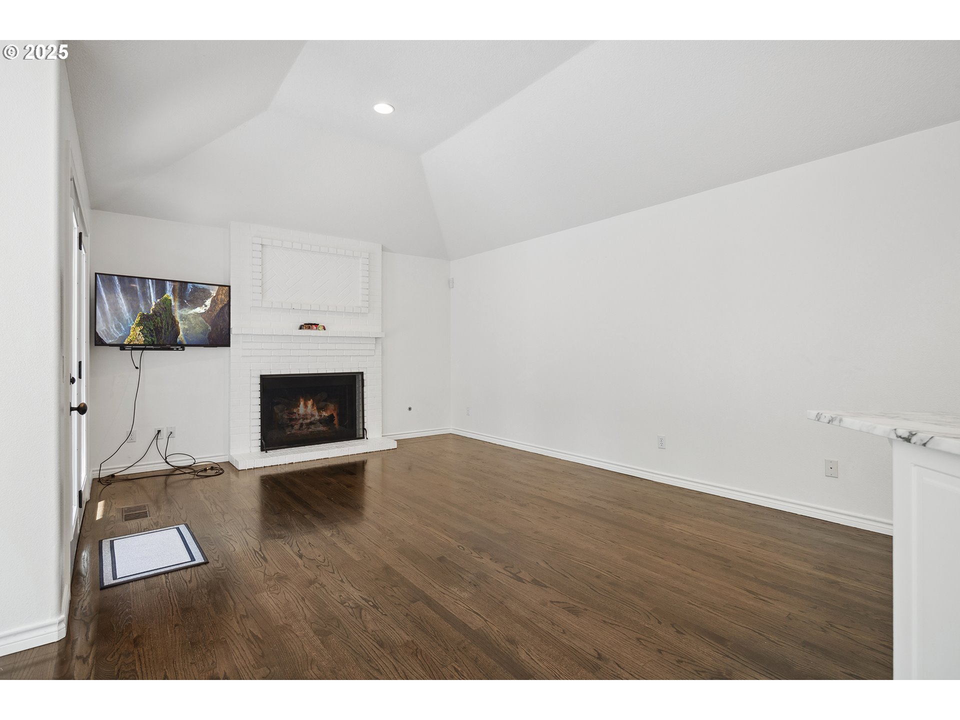 12723 Southwest Adrian Court Lake Oswego, OR 97034 - Photo 18 of 48