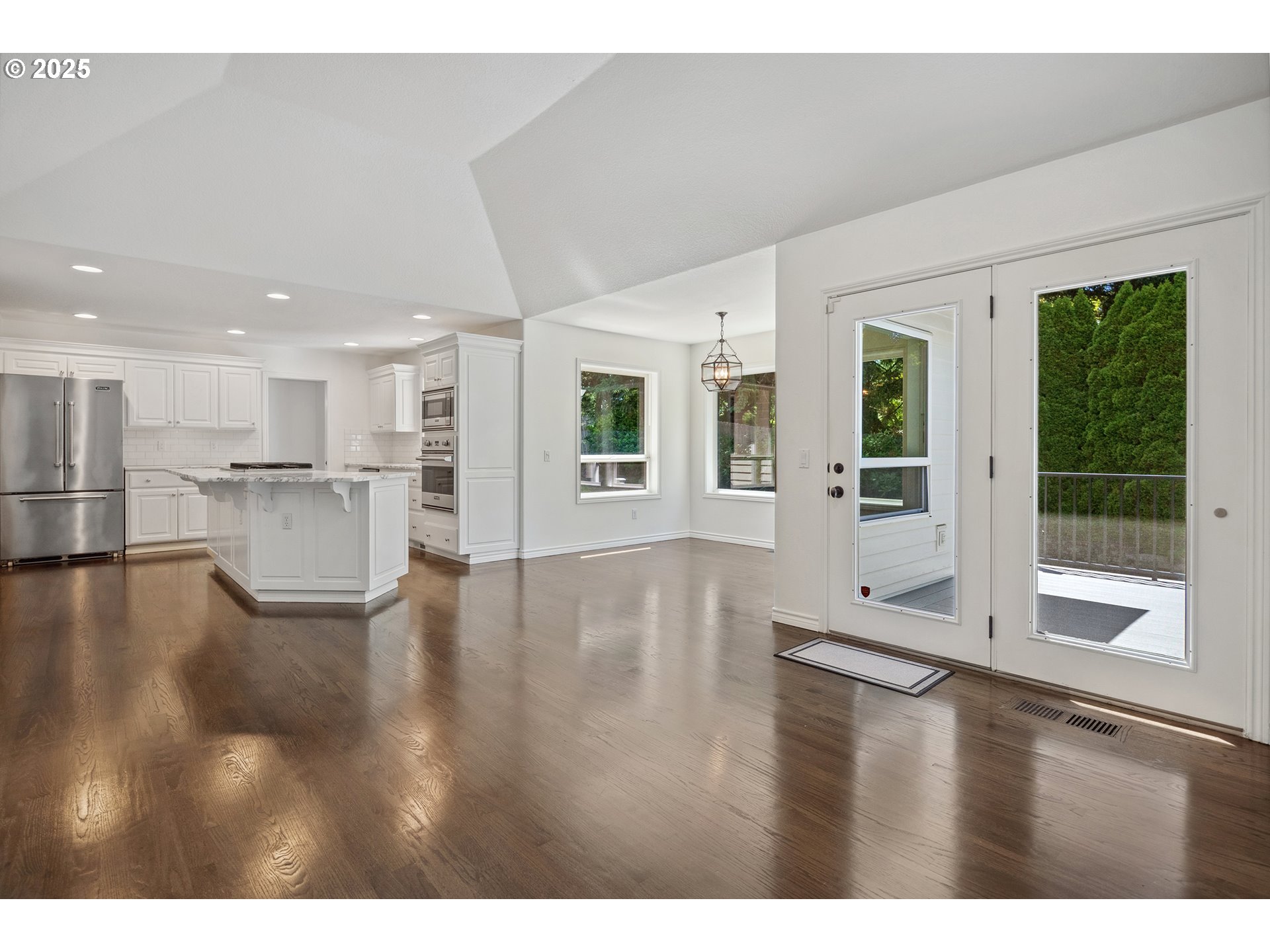 12723 Southwest Adrian Court Lake Oswego, OR 97034 - Photo 20 of 48