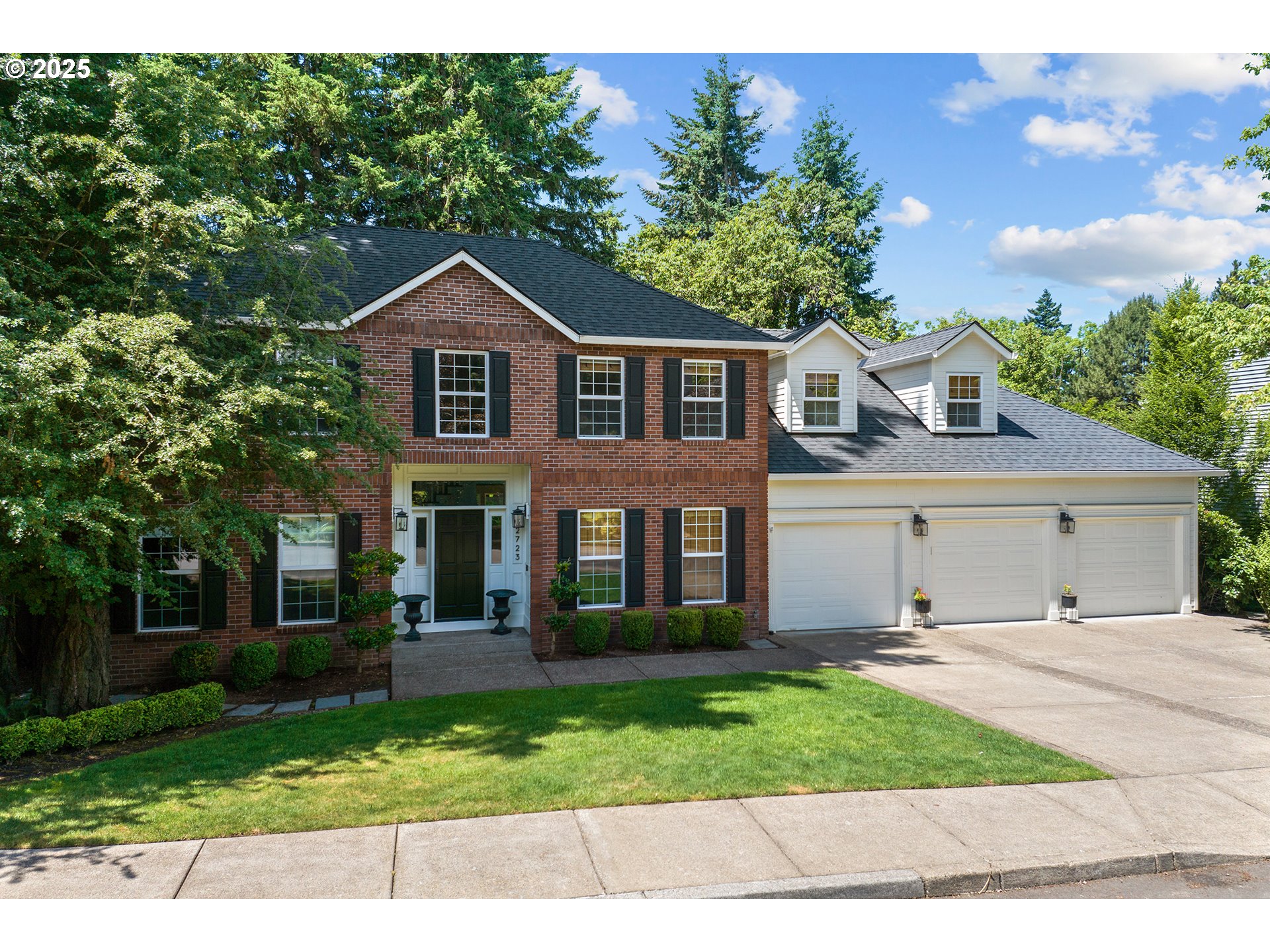 12723 Southwest Adrian Court Lake Oswego, OR 97034 - Photo 2 of 48