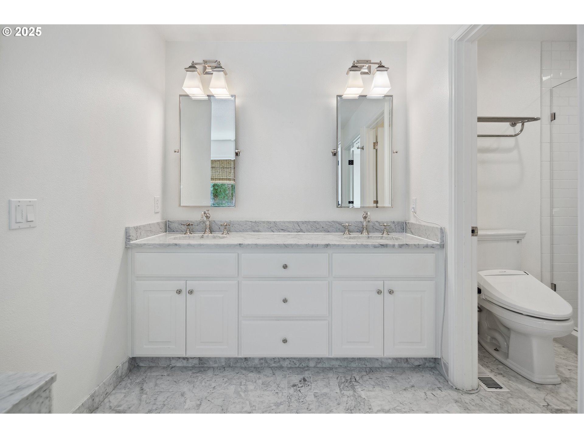 12723 Southwest Adrian Court Lake Oswego, OR 97034 - Photo 26 of 48