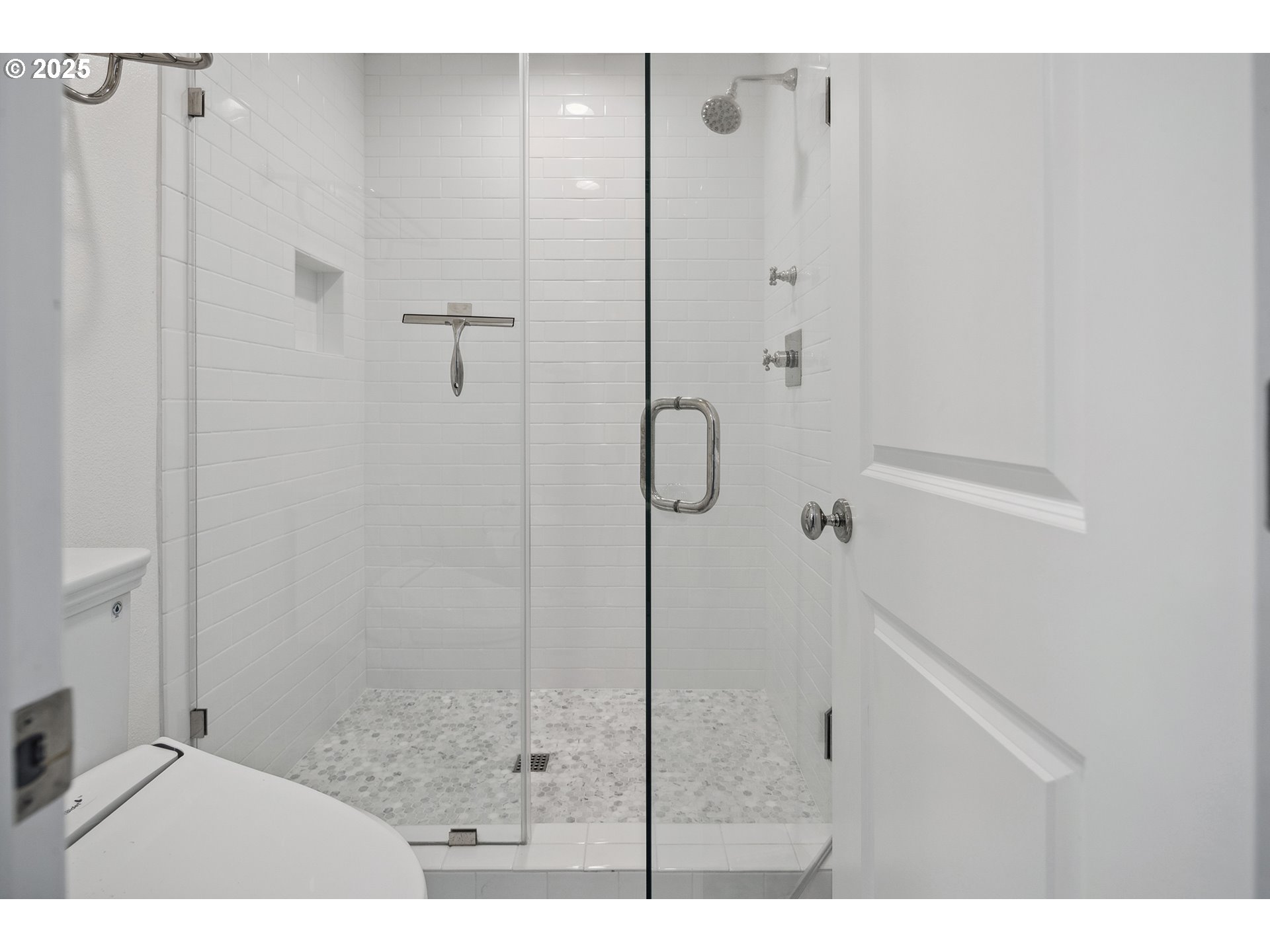 12723 Southwest Adrian Court Lake Oswego, OR 97034 - Photo 28 of 48