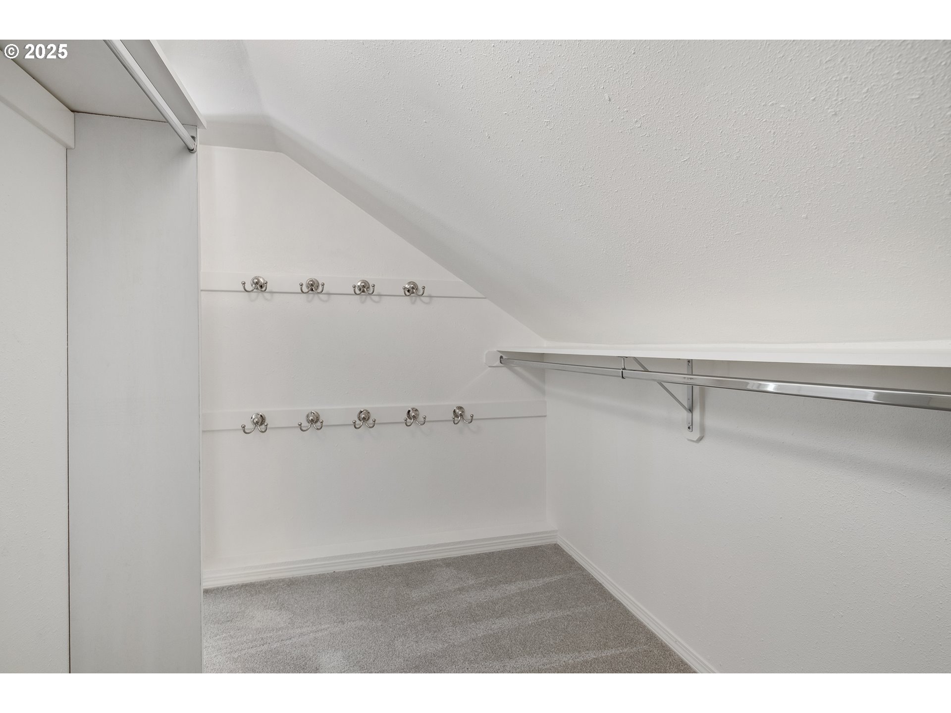 12723 Southwest Adrian Court Lake Oswego, OR 97034 - Photo 36 of 48