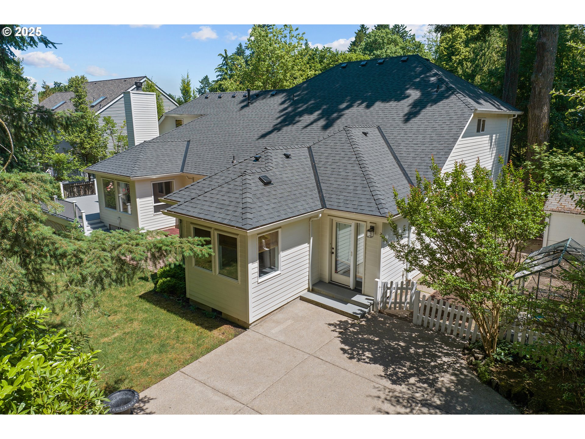 12723 Southwest Adrian Court Lake Oswego, OR 97034 - Photo 38 of 48