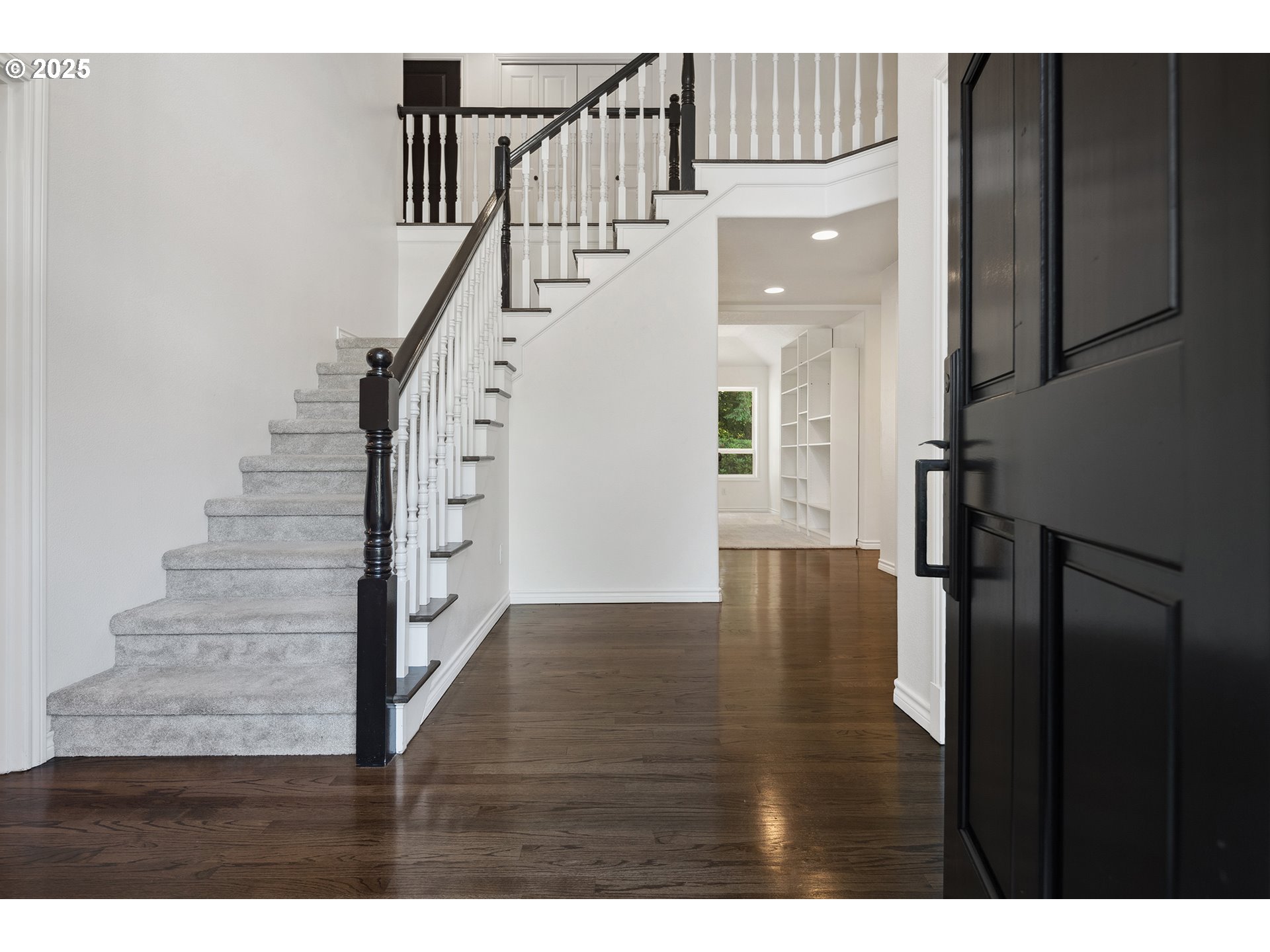 12723 Southwest Adrian Court Lake Oswego, OR 97034 - Photo 4 of 48