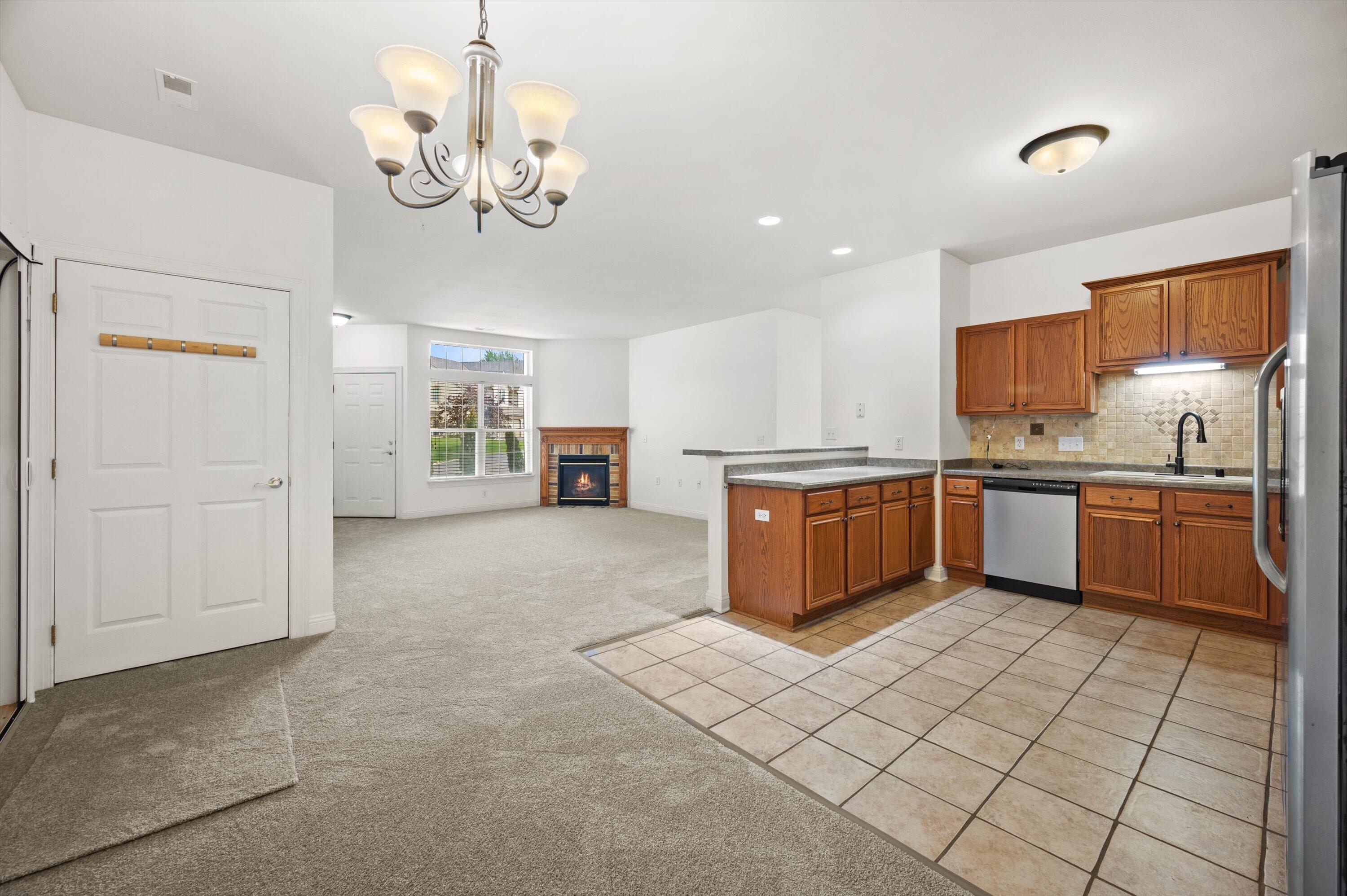8614 South Stratford Road Oak Creek, WI 53154 - Photo 5 of 18 14-0069