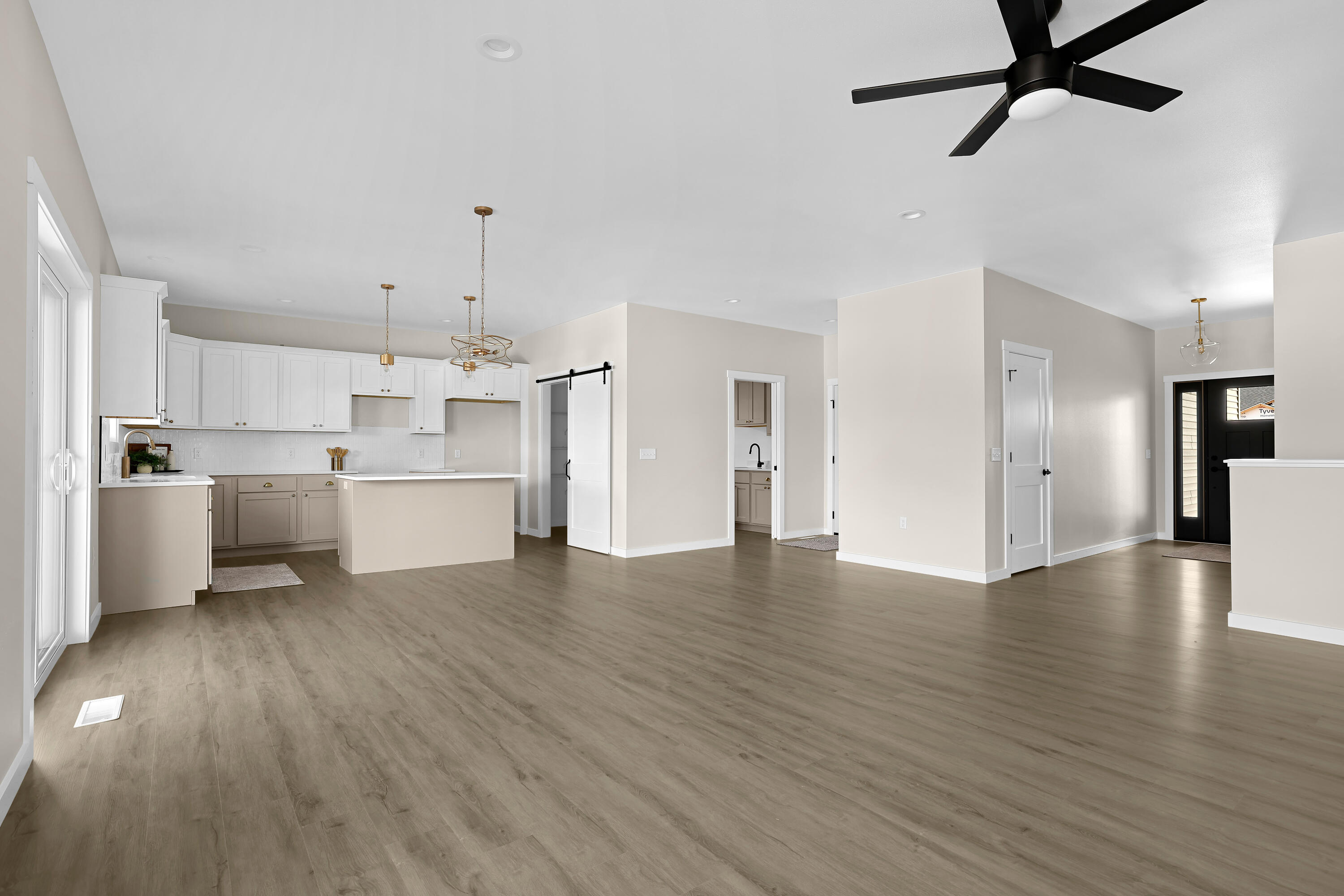 633 Lewis Court Holmen, WI 54636 - Photo 3 of 21 Sample Photos