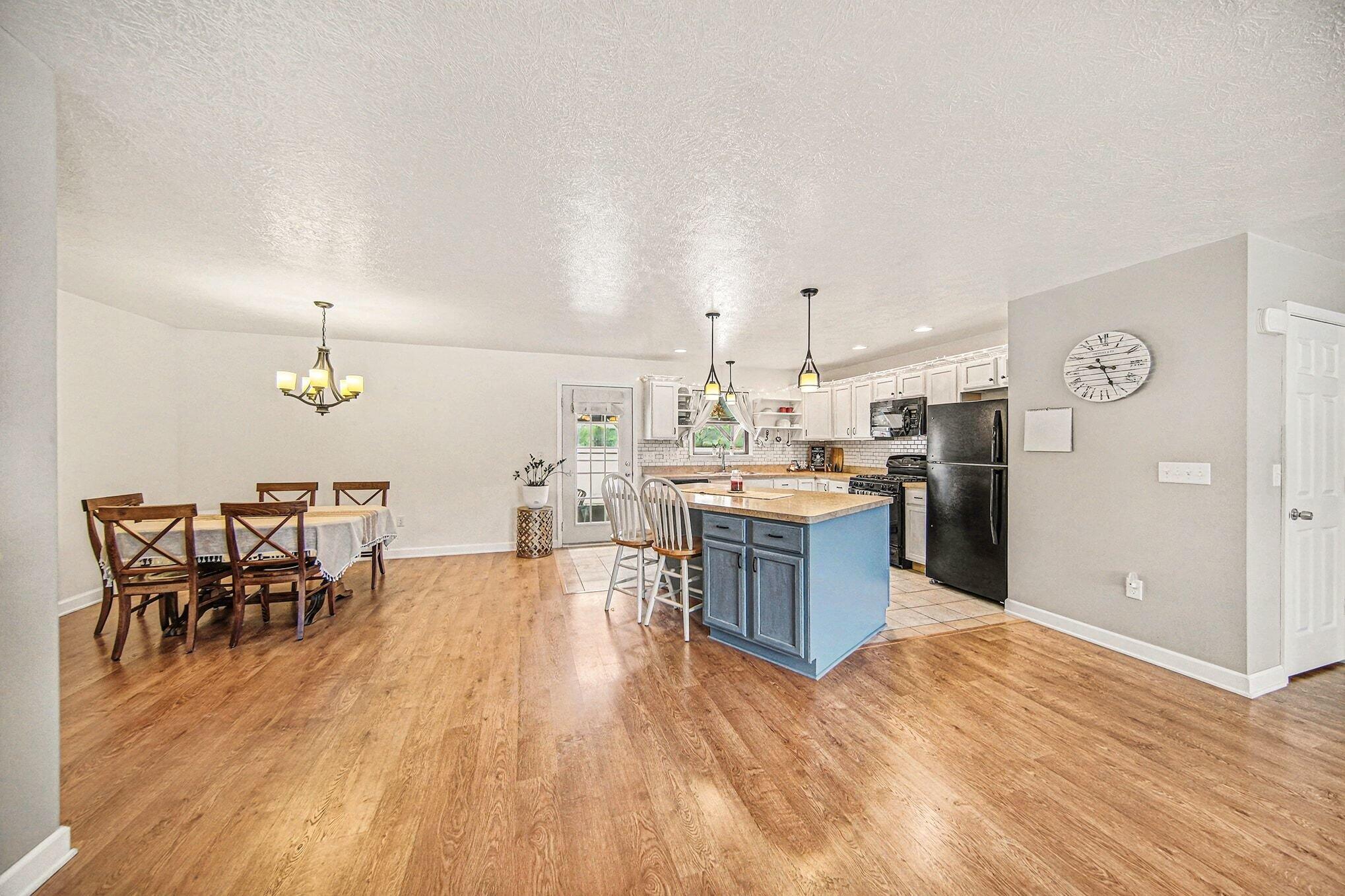 4387 East Berry Road Pleasant Lake, MI 49272 - Photo 9 of 31 8