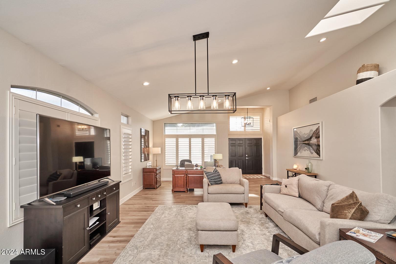 178 West El Freda Road Tempe, AZ 85284 - Photo 13 of 47 Great Room