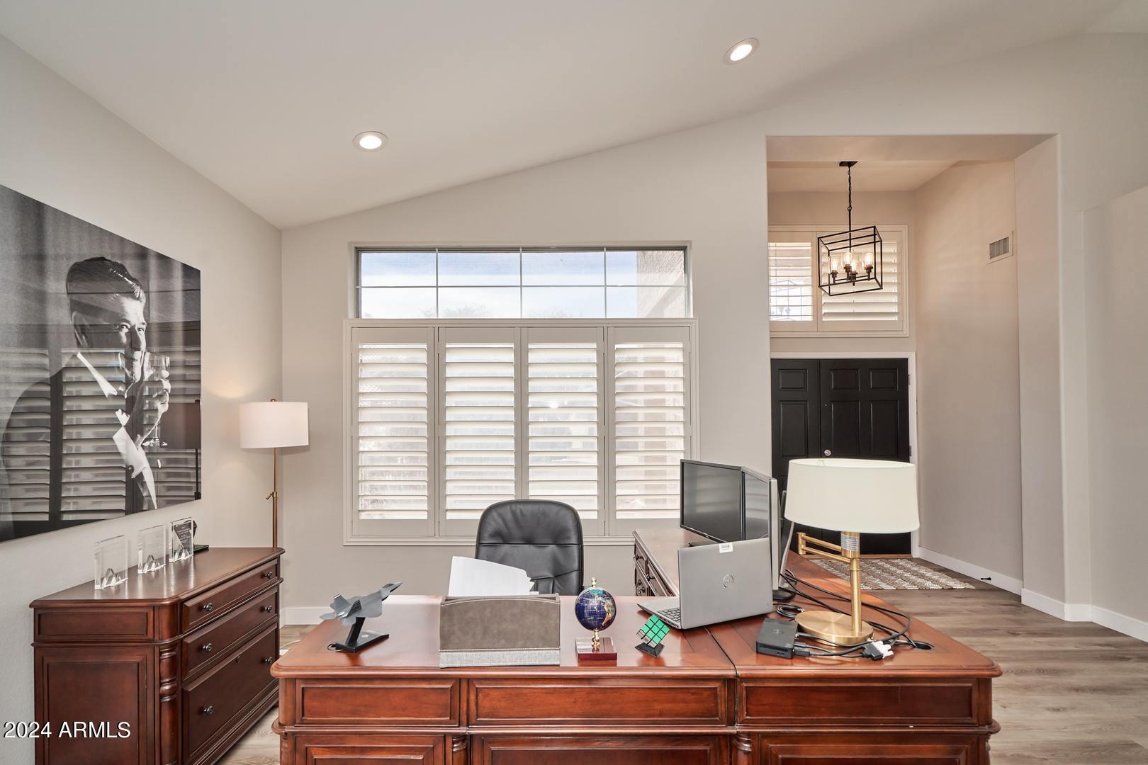 178 West El Freda Road Tempe, AZ 85284 - Photo 10 of 47 Great Room2