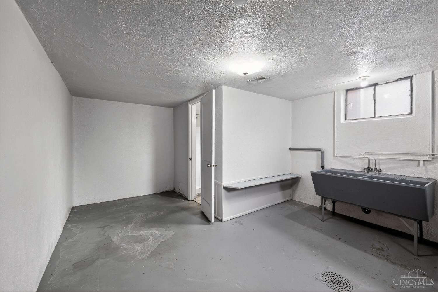 313 Pershing Avenue Cincinnati, OH 45215 - Photo 27 of 36