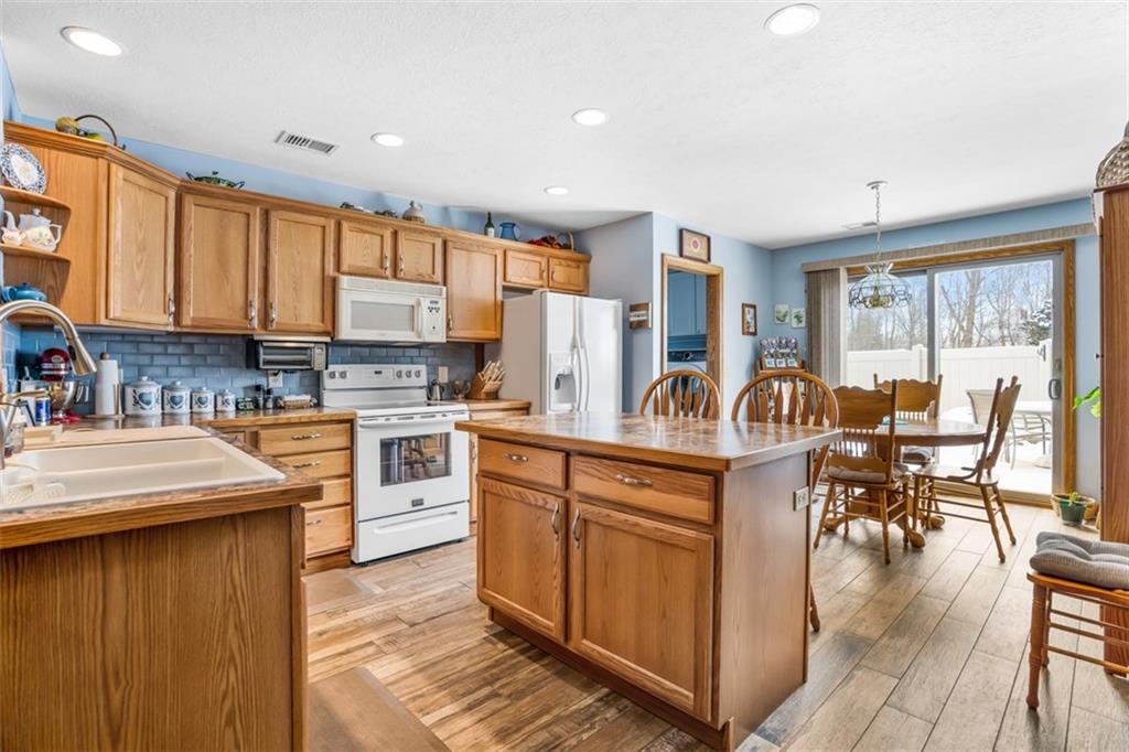 128 Abbey Road New Castle, PA 16105 - Photo 6 of 14