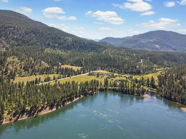 $1,110,000 | 3850 North N Highway, Northport, WA 99157