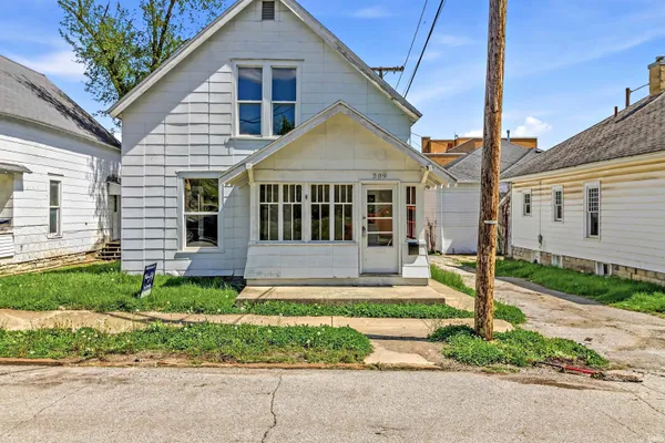 $65,000 | 209 South Whites Avenue, Marion, IN 46952