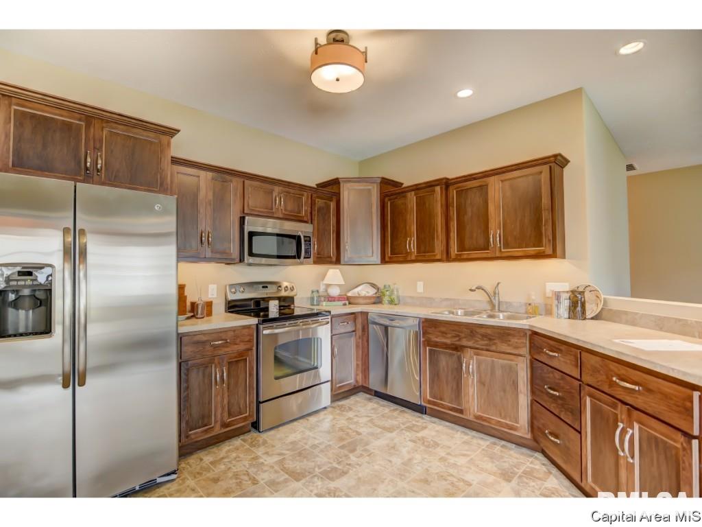 3424 Pinyon Drive Springfield, IL 62711 - Photo 8 of 24 Gallery Image 8