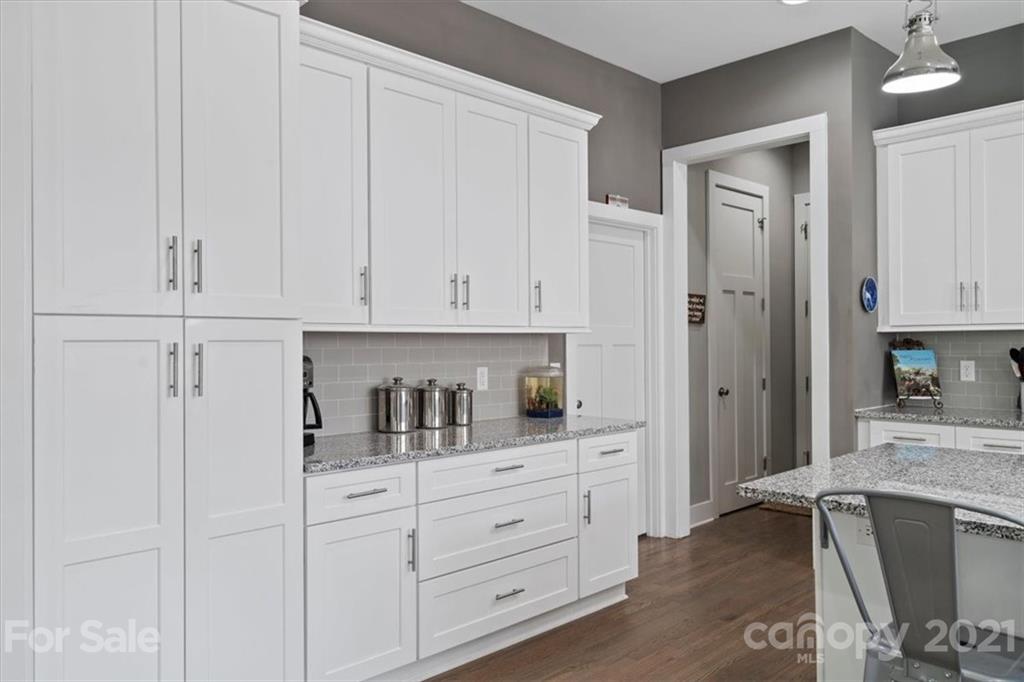 5212 Valley Stream Road Charlotte, NC 28209 - Photo 5 of 25 Gallery Image 5