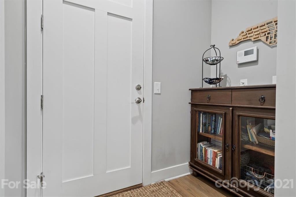 5212 Valley Stream Road Charlotte, NC 28209 - Photo 9 of 25 Gallery Image 9