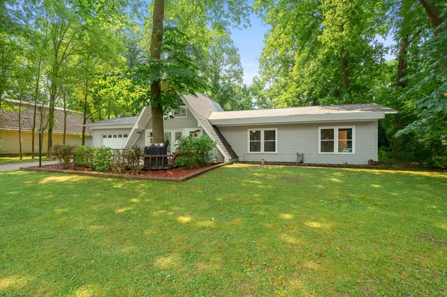 $269,900 | 1900 Derfla Drive, St. Joseph, MI 49085