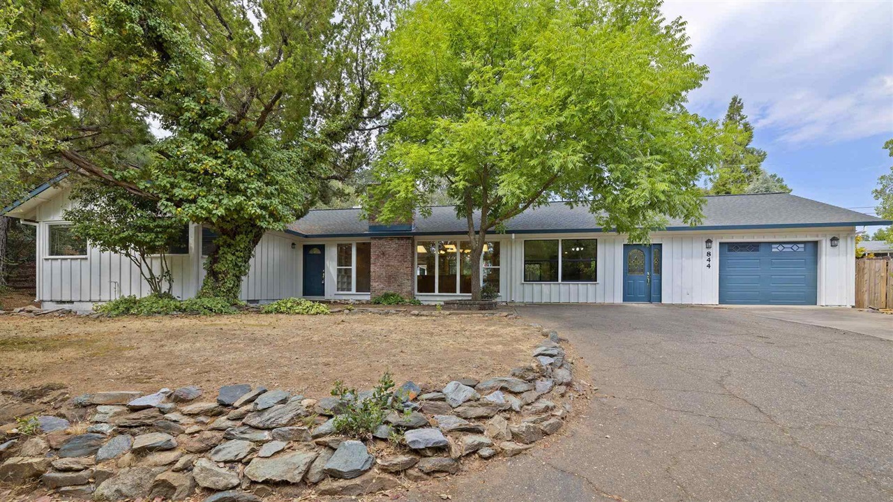 844 Mark Twain Road Angels Camp, CA 95222 - Photo 1 of 1 Ranch-style home with a garage