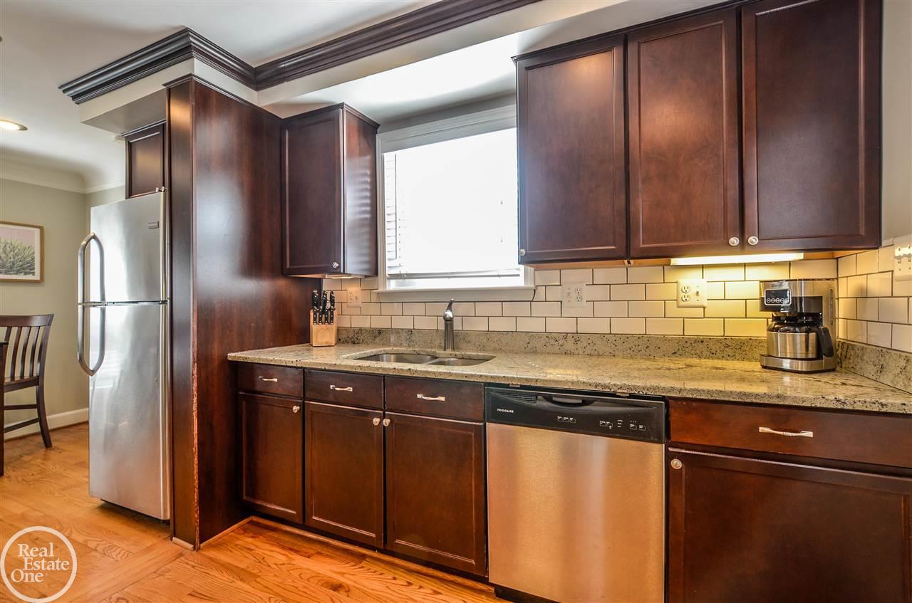 1753 Hampton Road Grosse Pointe Woods, MI 48236 - Photo 13 of 29