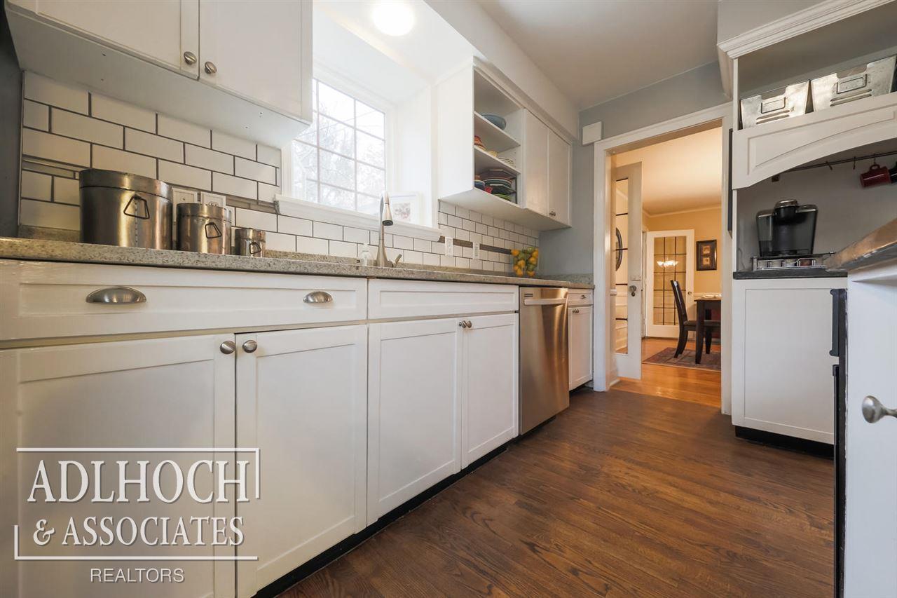 244 Fisher Road Grosse Pointe, MI 48230 - Photo 17 of 32 31338724-17.JPG