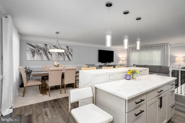 a view of kitchen and breakfast area