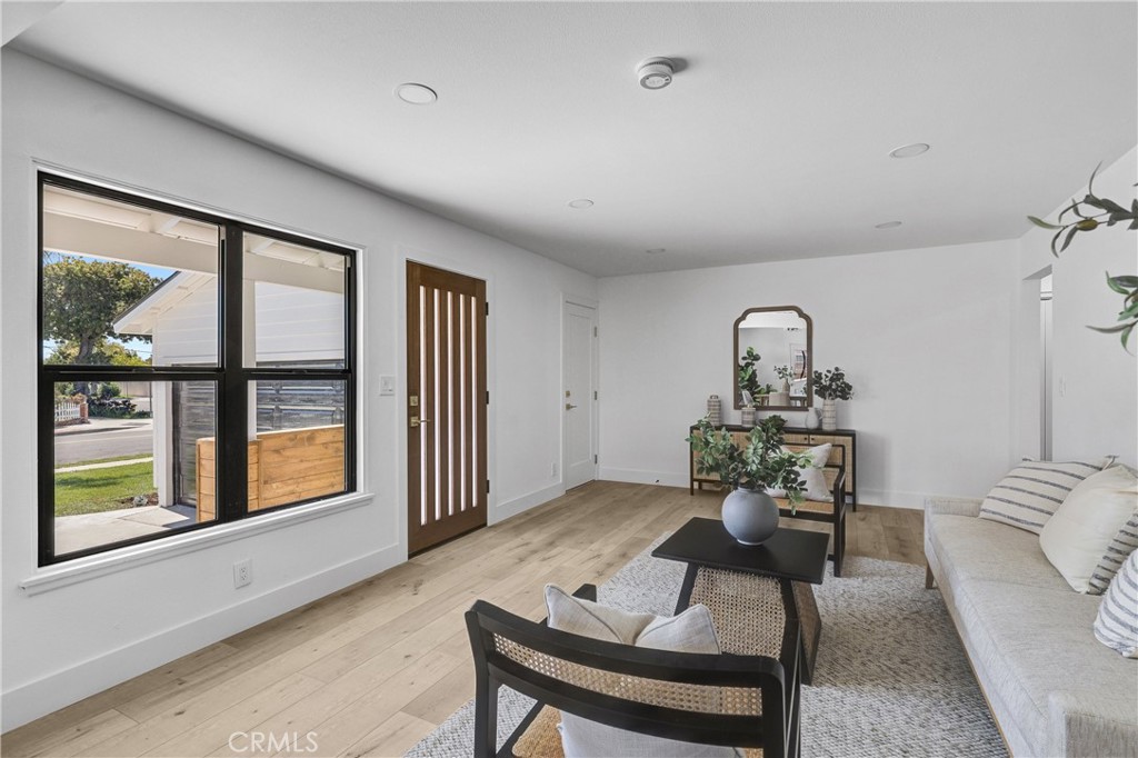 5751 Lime Avenue Cypress, CA 90630 - Photo 4 of 35