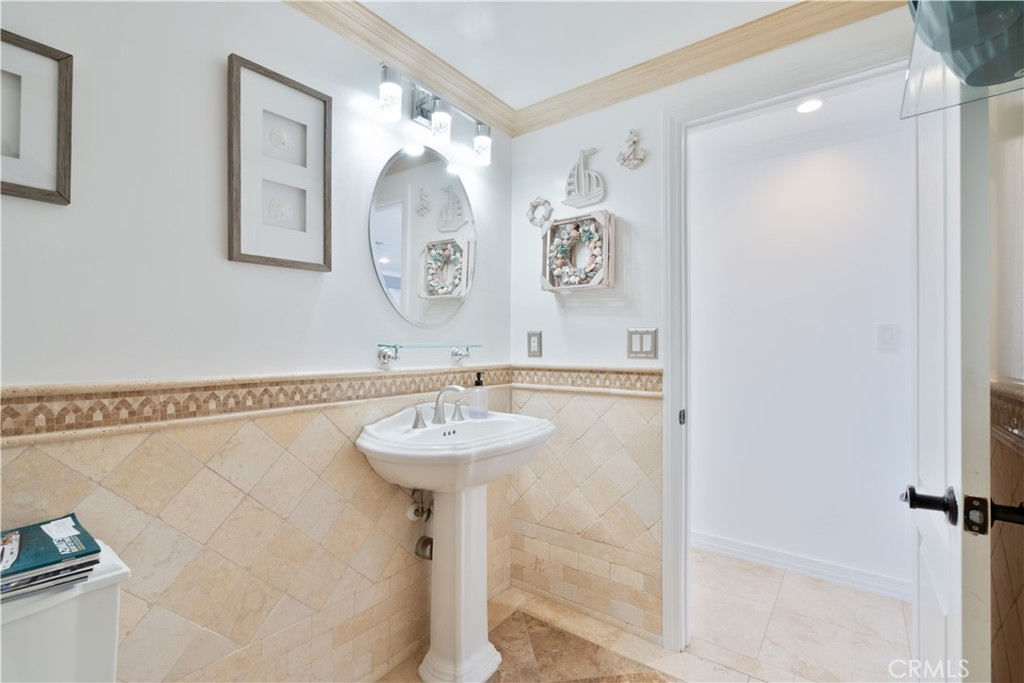 2355 Peninsula Road Oxnard, CA 93035 - Photo 27 of 49 Gallery Image 27