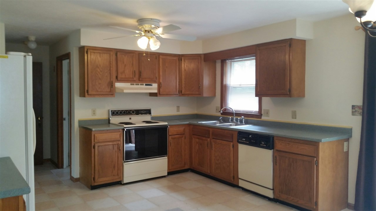 11 R Pelican Circle Derry, NH 03038 - Photo 5 of 28