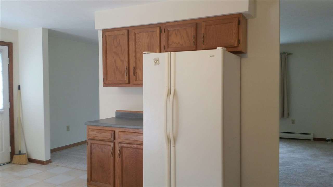 11 R Pelican Circle Derry, NH 03038 - Photo 6 of 28