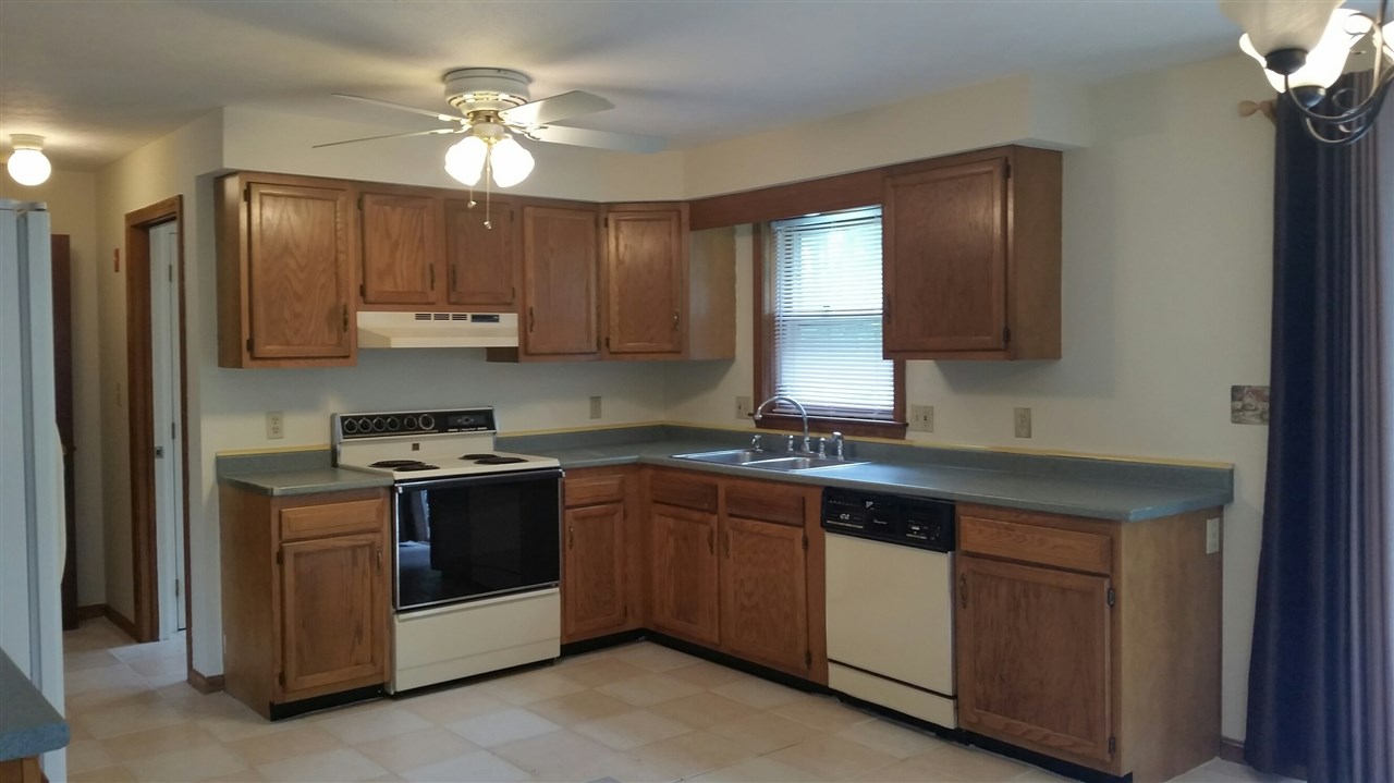 11 R Pelican Circle Derry, NH 03038 - Photo 10 of 28
