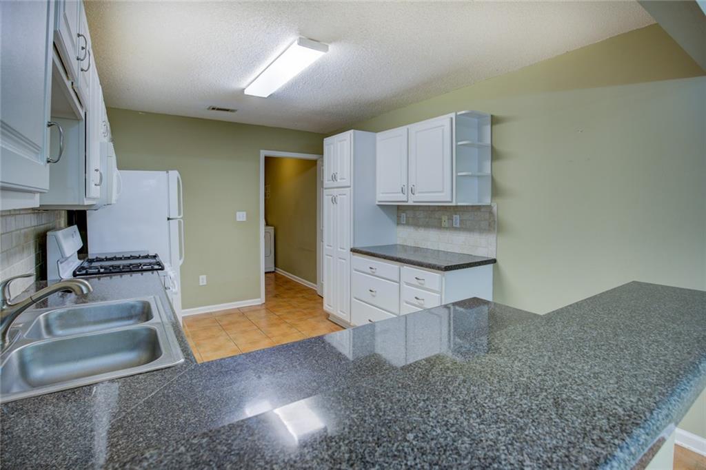 2191 Rockbridge Road Southwest, Unit 102 Stone Mountain, GA 30087 - Photo 13 of 37