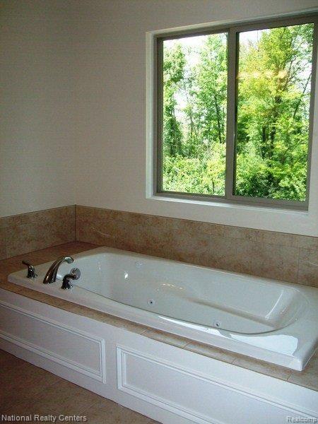 3501 Shadwell Lane Rochester, MI 48306 - Photo 21 of 23 Master Bath