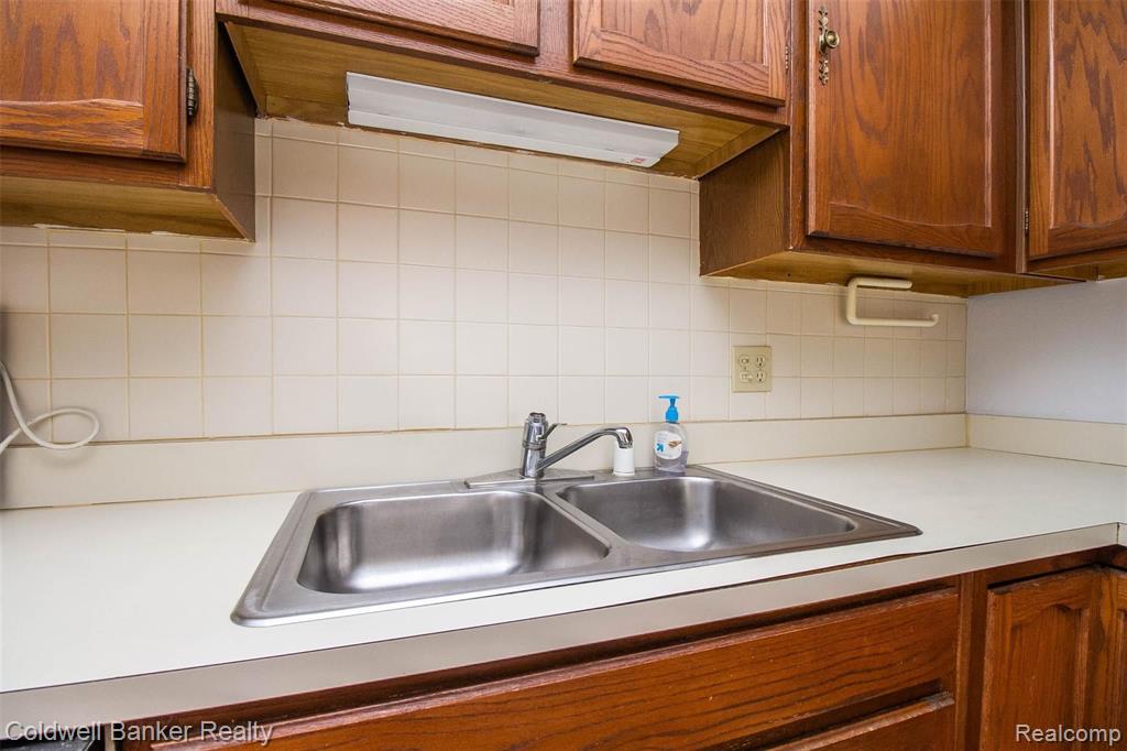 850 North Adams Road, Unit 8 Birmingham, MI 48009 - Photo 10 of 24