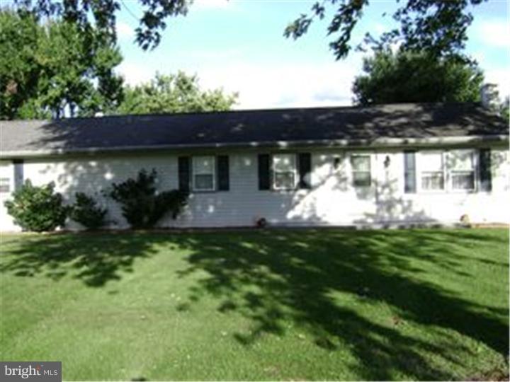 464 Cross Road Salem, NJ 08079 - Photo 2 of 25 Front Yard