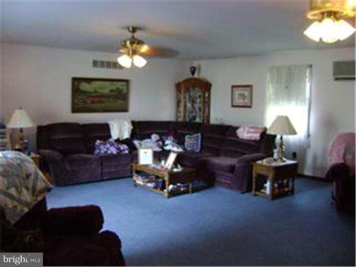 464 Cross Road Salem, NJ 08079 - Photo 11 of 25 Family Room