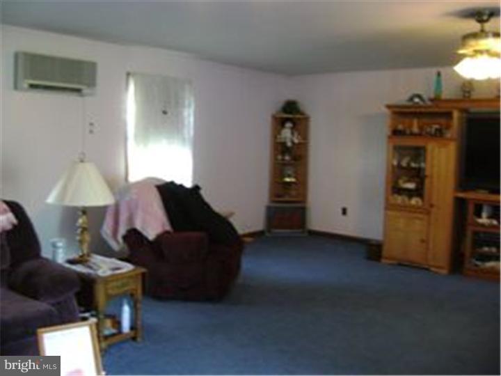 464 Cross Road Salem, NJ 08079 - Photo 12 of 25 Family Room