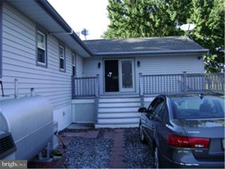 464 Cross Road Salem, NJ 08079 - Photo 16 of 25 Deck