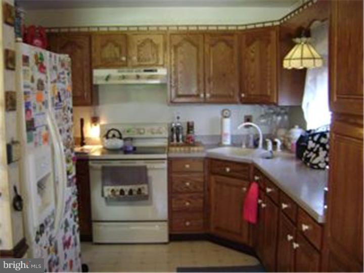 464 Cross Road Salem, NJ 08079 - Photo 3 of 25 Kitchen