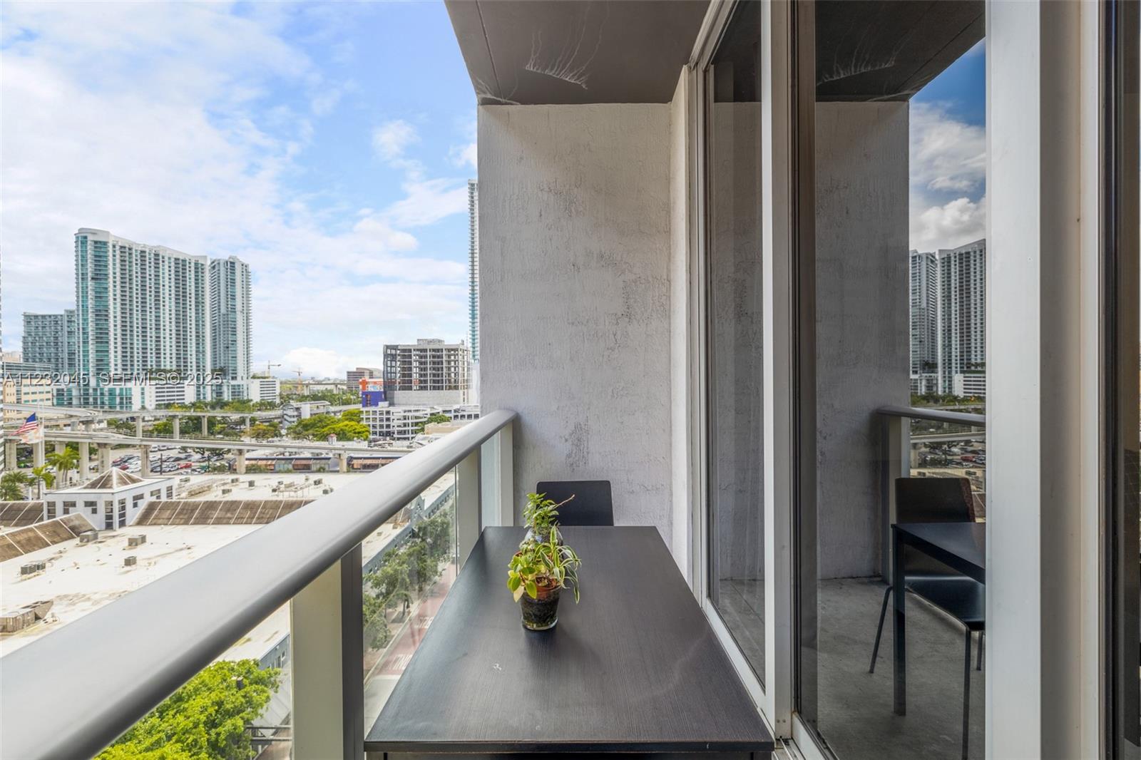 151 Southeast 1st Street, Unit 809 Miami, FL 33131 - Photo 8 of 45