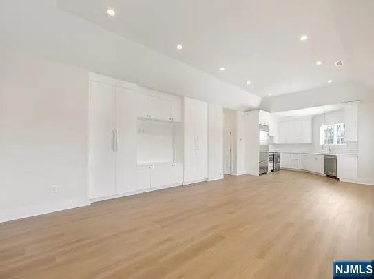 $3,497 | 445 Ramapo Valley Road, Unit 1, Oakland, NJ 07436