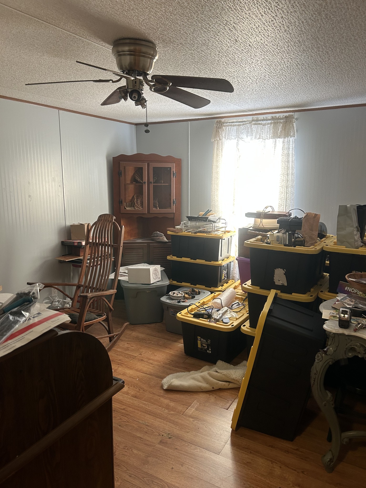 160 Wilson Cemetery Road Big Sandy, TN 38221 - Photo 15 of 20 a living room with furniture and a window
