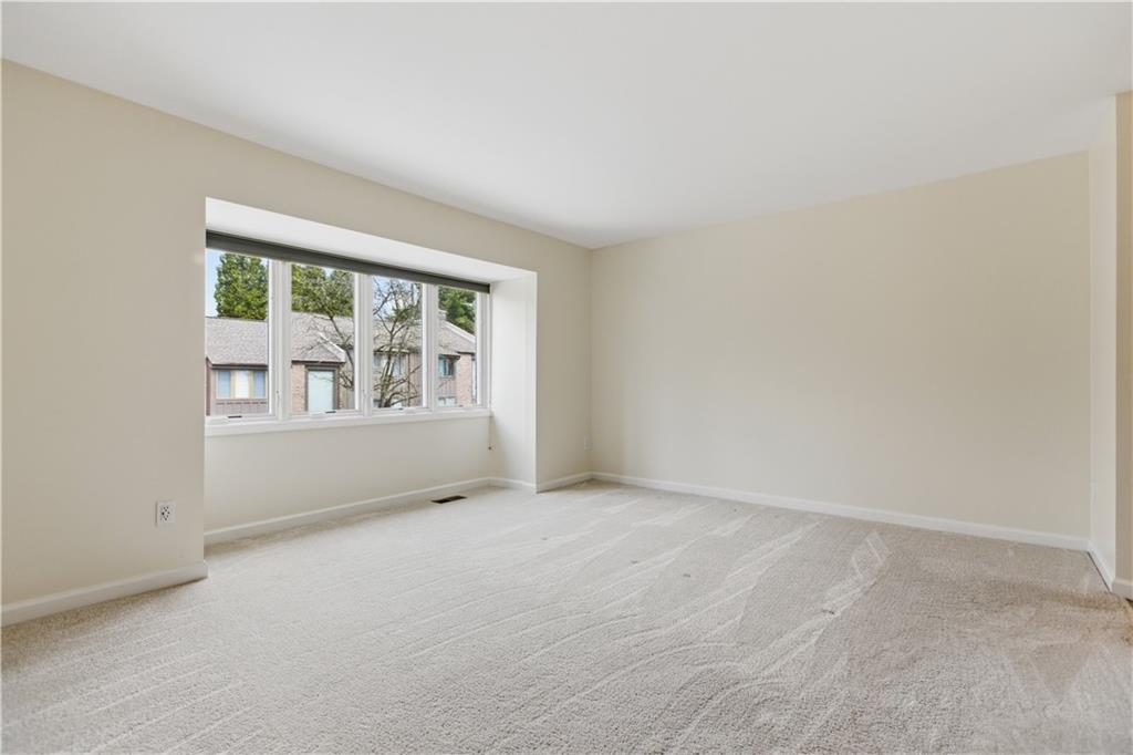 146 Locust Court Pittsburgh, PA 15237 - Photo 14 of 32 an empty room with a window