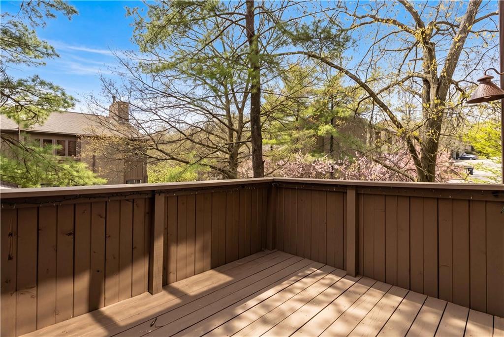 146 Locust Court Pittsburgh, PA 15237 - Photo 24 of 32 a balcony with wooden fence