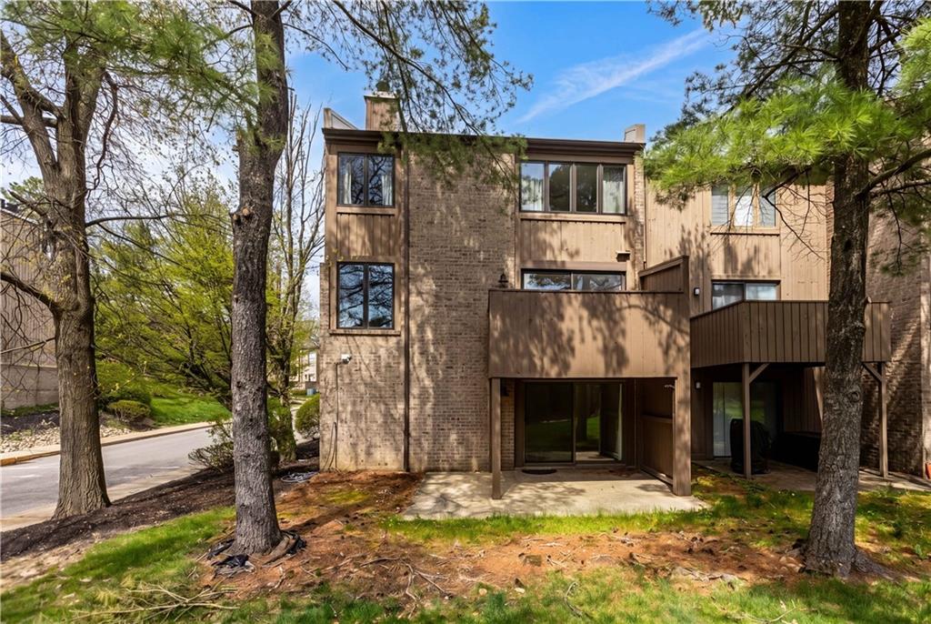 146 Locust Court Pittsburgh, PA 15237 - Photo 27 of 32 a front view of a house with a yard