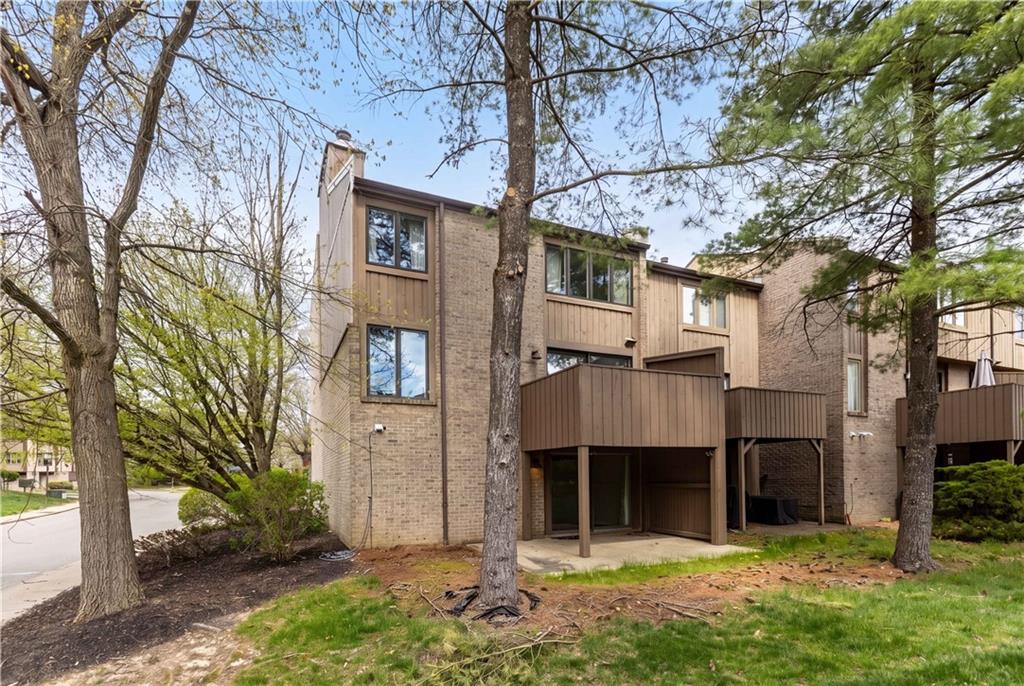 146 Locust Court Pittsburgh, PA 15237 - Photo 28 of 32 a view of a house with a large tree