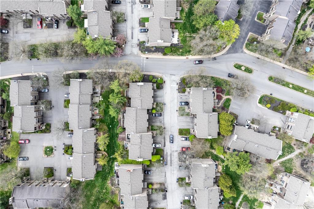 146 Locust Court Pittsburgh, PA 15237 - Photo 30 of 32 an aerial view of multiple houses with outdoor space